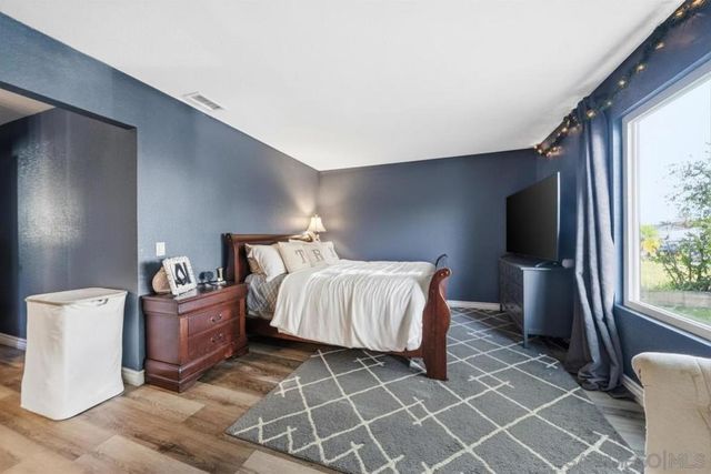 1104 Hoover St, Escondido, CA 92027