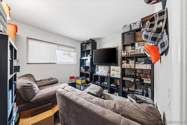 1104 Hoover St, Escondido, CA 92027