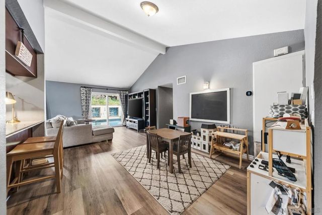 1104 Hoover St, Escondido, CA 92027