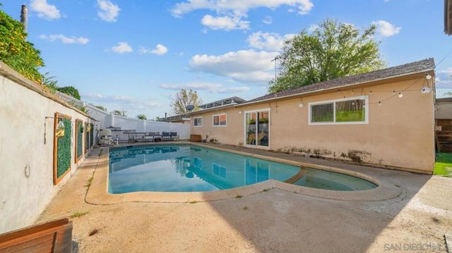 1104 Hoover St, Escondido, CA 92027