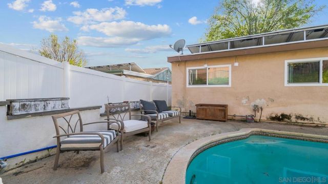 1104 Hoover St, Escondido, CA 92027