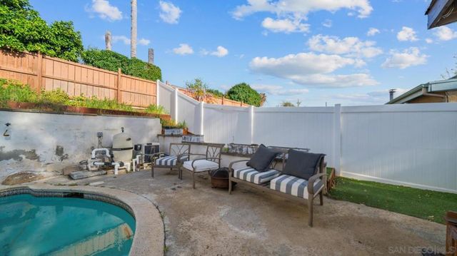 1104 Hoover St, Escondido, CA 92027