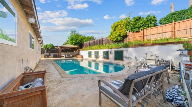 1104 Hoover St, Escondido, CA 92027