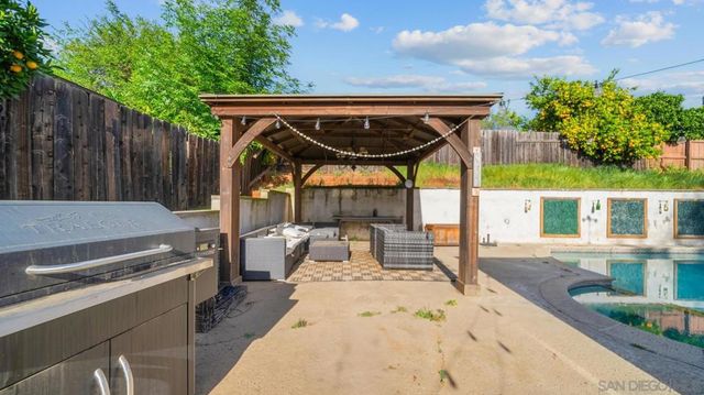 1104 Hoover St, Escondido, CA 92027