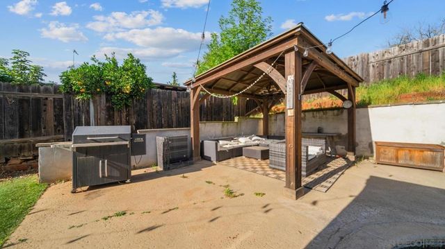 1104 Hoover St, Escondido, CA 92027