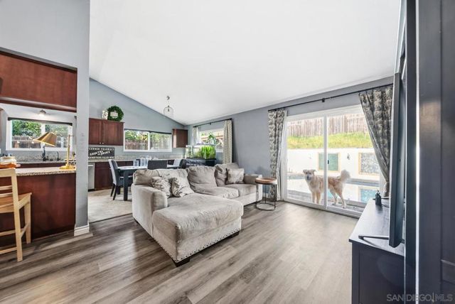 1104 Hoover St, Escondido, CA 92027