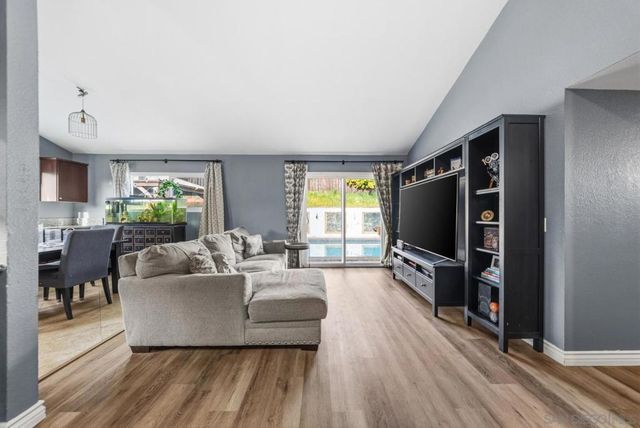 1104 Hoover St, Escondido, CA 92027