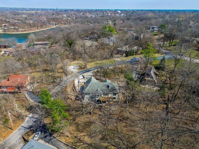 4852 Black Swan Drive, Shawnee, KS 66216