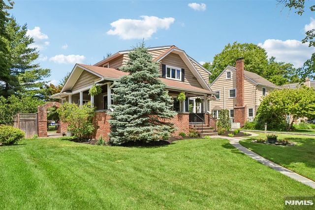 29 Fairlawn Street, Ho-ho-kus, NJ 07423