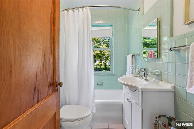 29 Fairlawn Street, Ho-ho-kus, NJ 07423