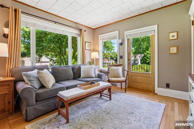 29 Fairlawn Street, Ho-ho-kus, NJ 07423