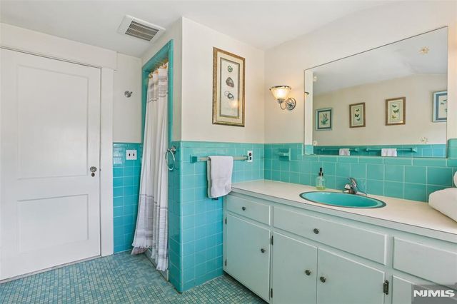 29 Fairlawn Street, Ho-ho-kus, NJ 07423
