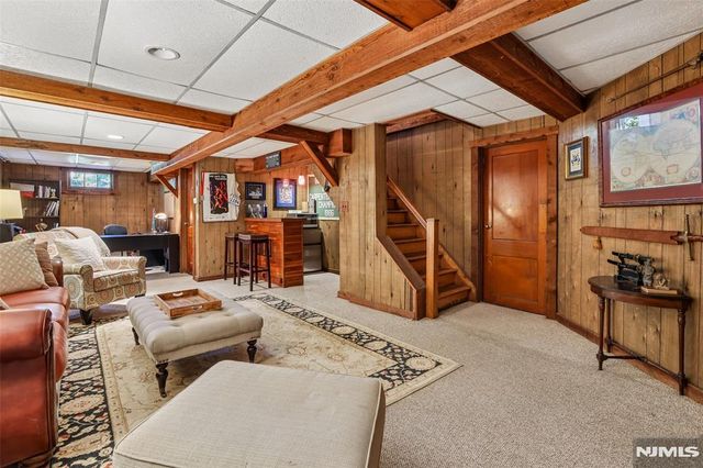 29 Fairlawn Street, Ho-ho-kus, NJ 07423