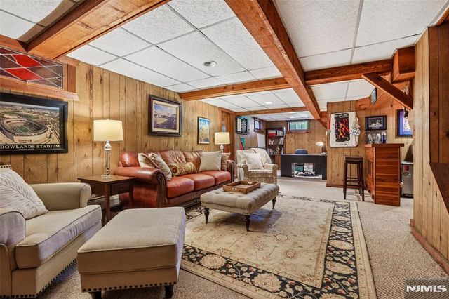 29 Fairlawn Street, Ho-ho-kus, NJ 07423