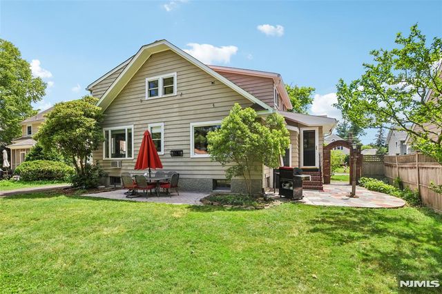 29 Fairlawn Street, Ho-ho-kus, NJ 07423