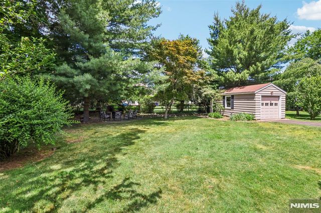 29 Fairlawn Street, Ho-ho-kus, NJ 07423