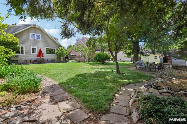 29 Fairlawn Street, Ho-ho-kus, NJ 07423