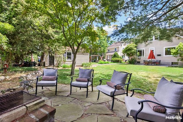 29 Fairlawn Street, Ho-ho-kus, NJ 07423