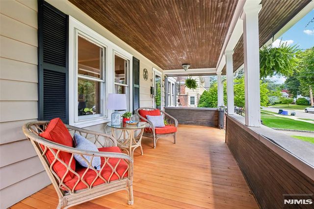 29 Fairlawn Street, Ho-ho-kus, NJ 07423