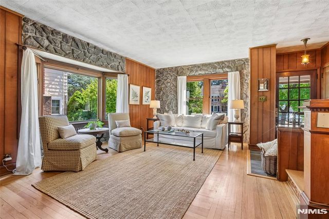29 Fairlawn Street, Ho-ho-kus, NJ 07423