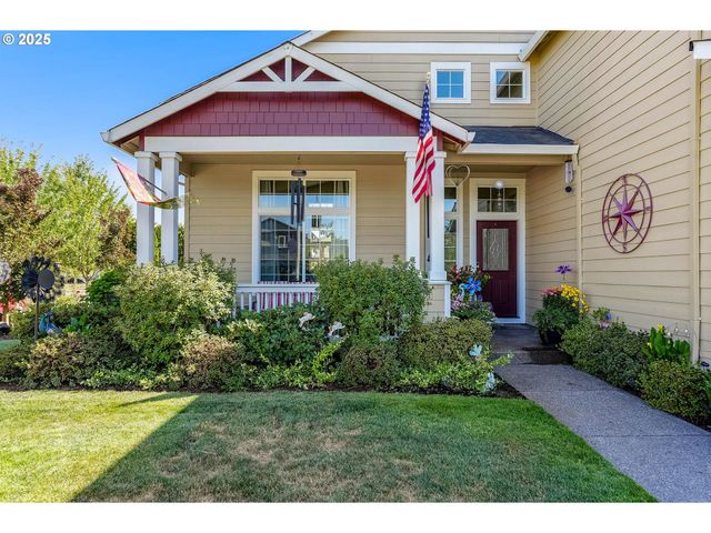 3202 OXFORD St, Woodburn, OR 97071