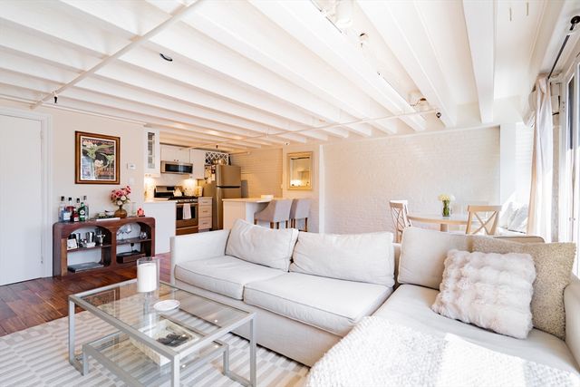 33 Commercial Wharf 33, Boston, MA 02110