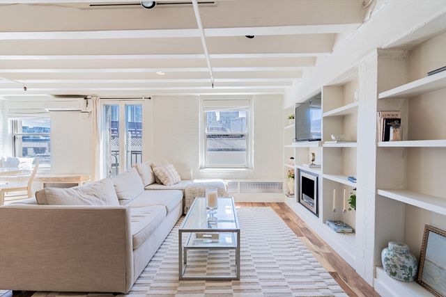 33 Commercial Wharf 33, Boston, MA 02110