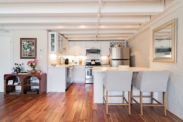33 Commercial Wharf 33, Boston, MA 02110