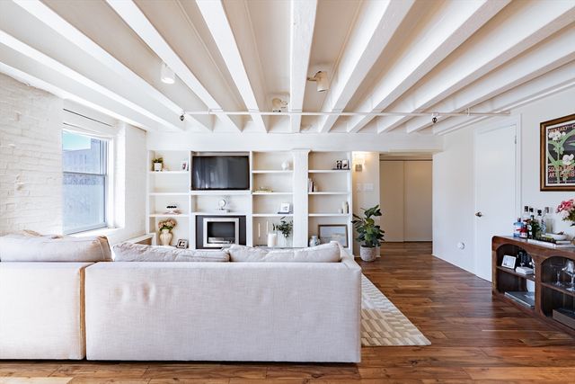 33 Commercial Wharf 33, Boston, MA 02110