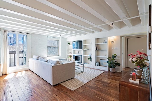 33 Commercial Wharf 33, Boston, MA 02110