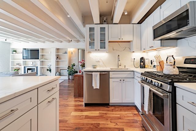 33 Commercial Wharf 33, Boston, MA 02110