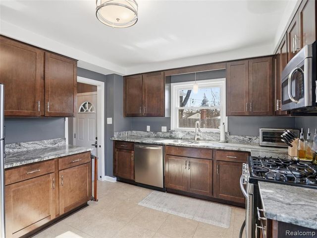 3933 Amherst Road, Royal Oak, MI 48073