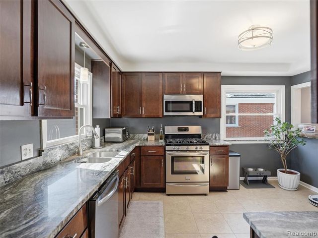 3933 Amherst Road, Royal Oak, MI 48073