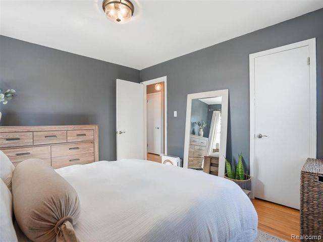 3933 Amherst Road, Royal Oak, MI 48073