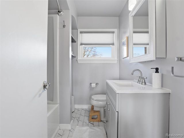 3933 Amherst Road, Royal Oak, MI 48073