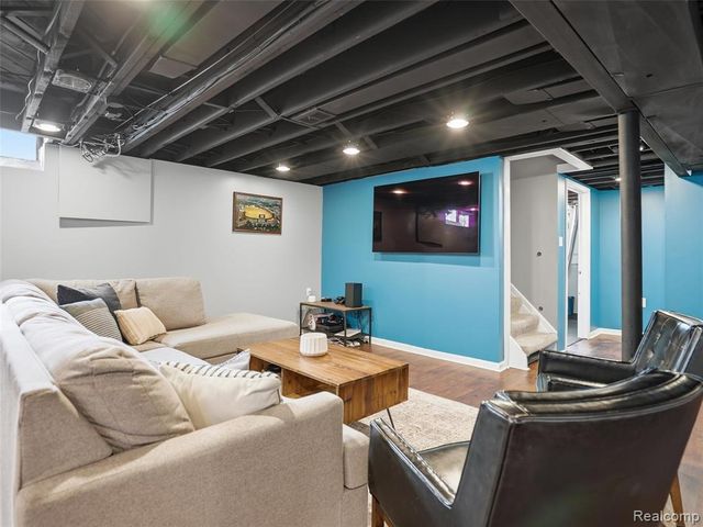 3933 Amherst Road, Royal Oak, MI 48073