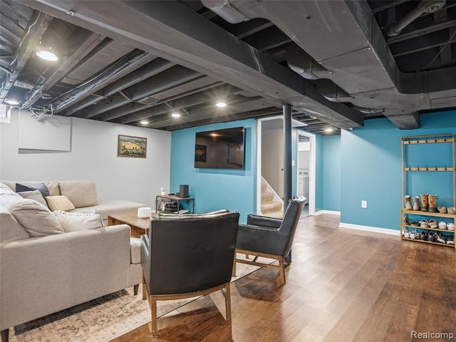 3933 Amherst Road, Royal Oak, MI 48073