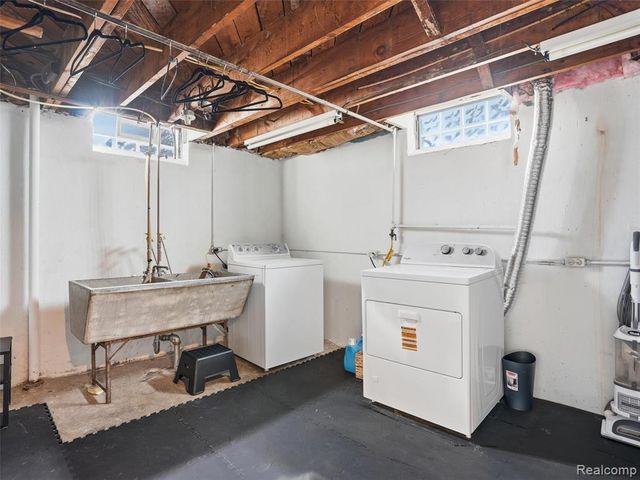 3933 Amherst Road, Royal Oak, MI 48073