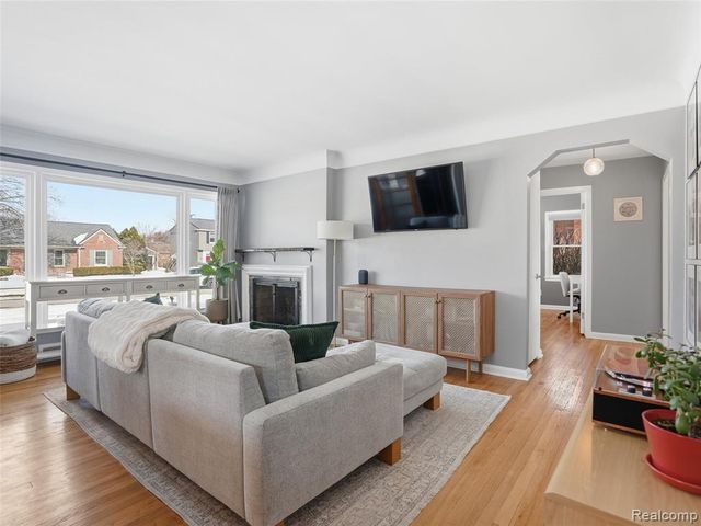 3933 Amherst Road, Royal Oak, MI 48073