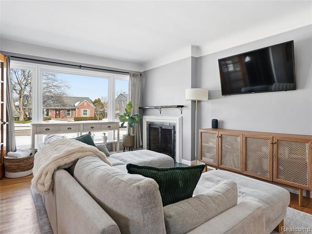 3933 Amherst Road, Royal Oak, MI 48073