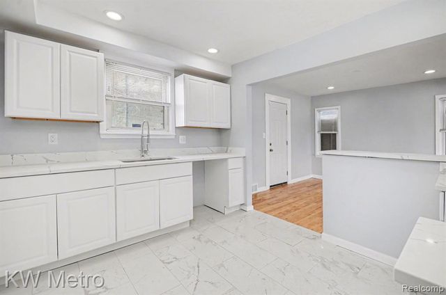 19135 Hartwell, Detroit, MI 48235
