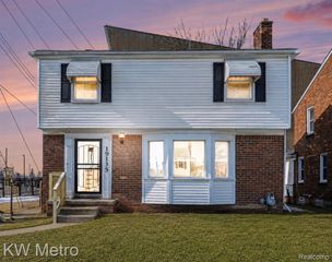 19135 Hartwell, Detroit, MI 48235