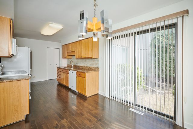 3035 RENNES Court, Northbrook, IL 60062