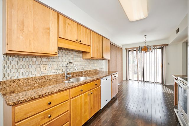 3035 RENNES Court, Northbrook, IL 60062