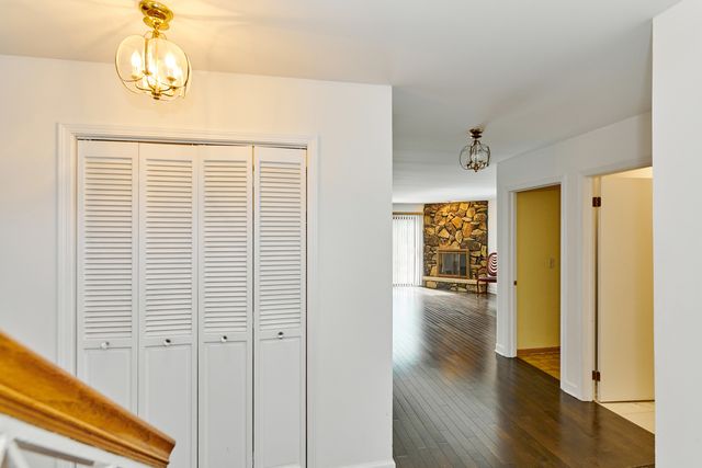 3035 RENNES Court, Northbrook, IL 60062