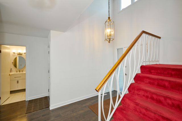 3035 RENNES Court, Northbrook, IL 60062