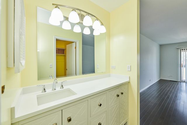 3035 RENNES Court, Northbrook, IL 60062