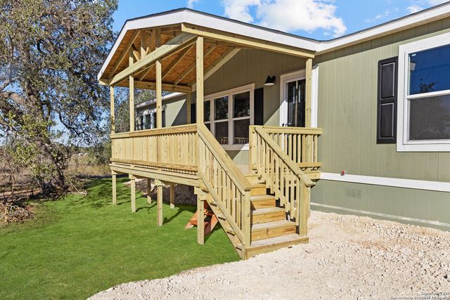 2711 FM 1332, Jourdanton, TX 78026