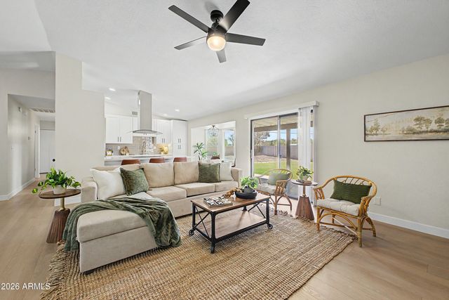 3141 E CHARLESTON Avenue, Phoenix, AZ 85032