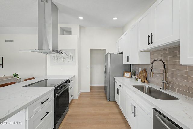 3141 E CHARLESTON Avenue, Phoenix, AZ 85032